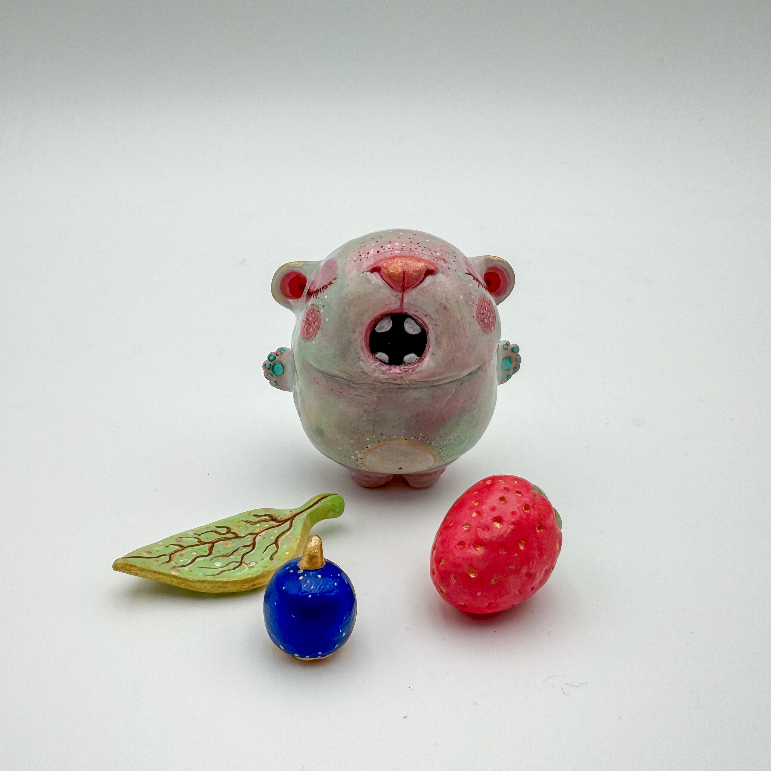 Stworek z owockami - obrazek 2